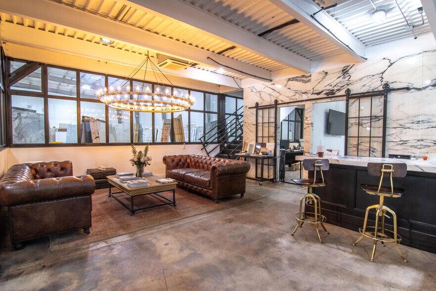 More Photos Of 1921 5th Ave S, Saint Petersburg Warehouse For Lease
