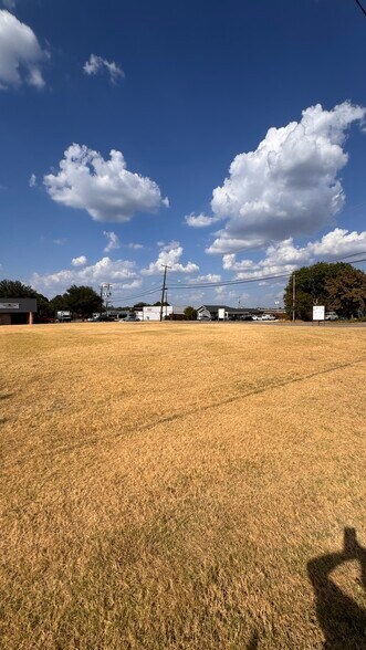 More Photos Of 709 N Cowan Ave, Lewisville Land For Sale