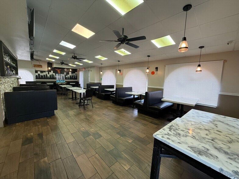 More Photos Of 1297 Fort St, Wyandotte Restaurant For Sale