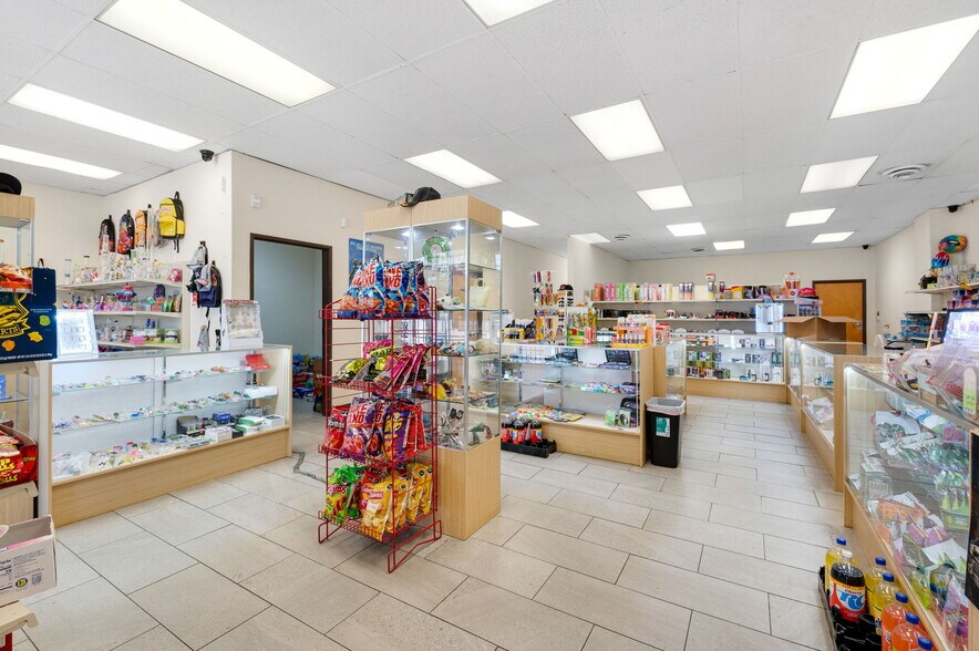 More Photos Of 831 S Circle Dr, Colorado Springs Storefront Retail Office For Sale