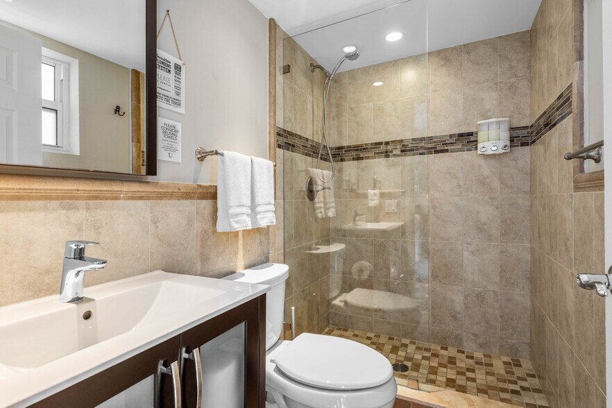 More Photos Of 615-617 NE 9th Ave, Fort Lauderdale Apartments For Sale