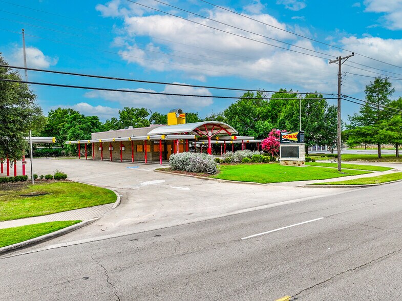 More Photos Of 1300 W Pioneer Dr, Irving Fast Food For Sale