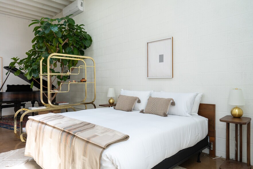 More Photos Of 310 Johnson St, Santa Fe Specialty For Sale