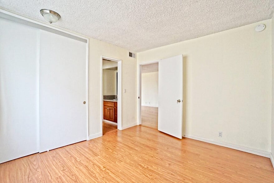 More Photos Of 933 New Depot St, Los Angeles Apartments For Sale