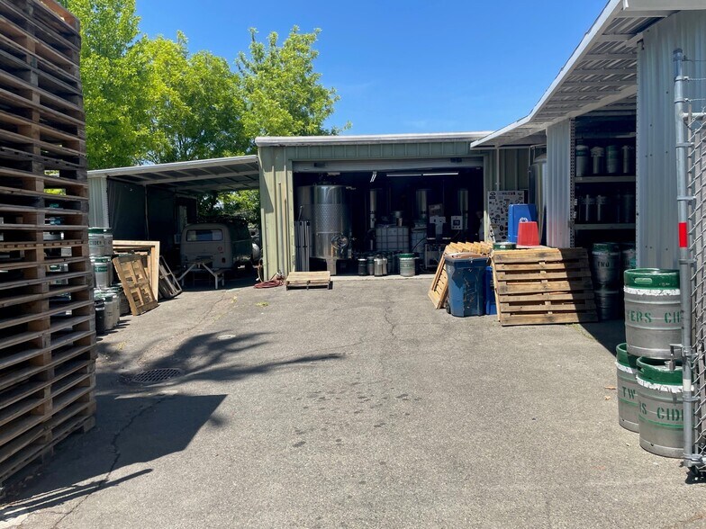 More Photos Of 4331 Attawa Ave, Sacramento Light Manufacturing For Sale