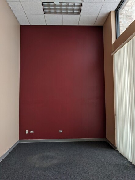 More Photos Of 301-345 Vertin Blvd, Shorewood Unknown For Lease