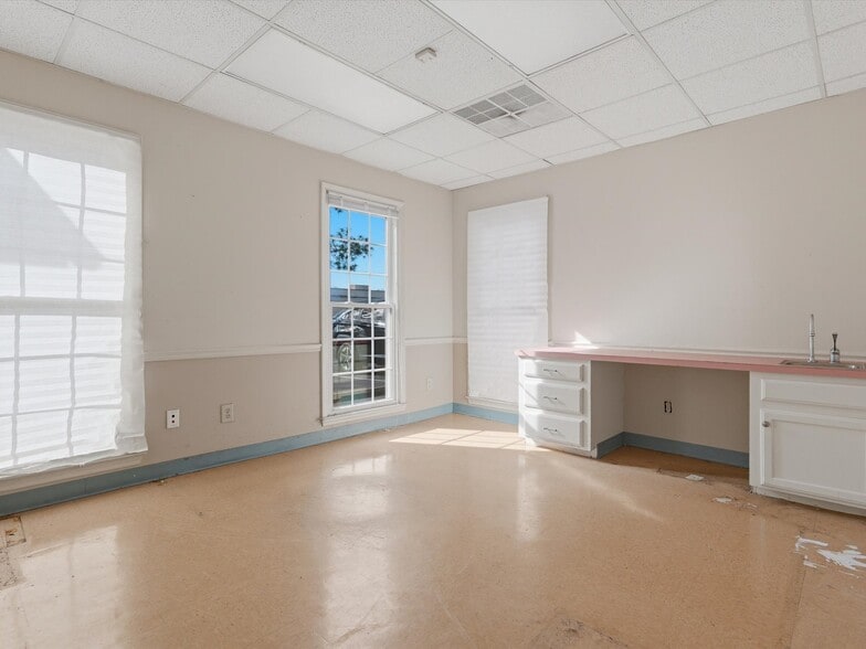 More Photos Of 825 Majestic Ct, Gastonia Medical For Lease