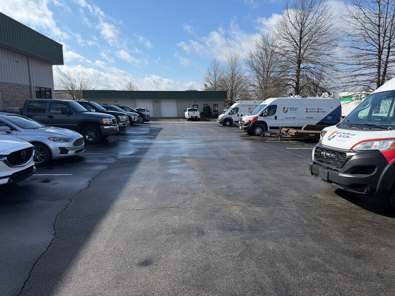 More Photos Of 6603 Royal St, Liberty Service For Lease