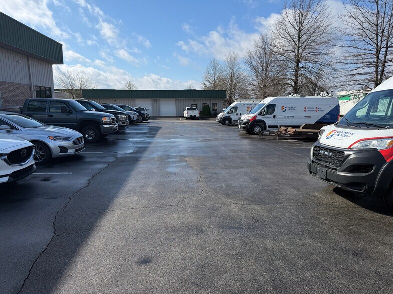 More Photos Of 6603 Royal St, Liberty Service For Lease