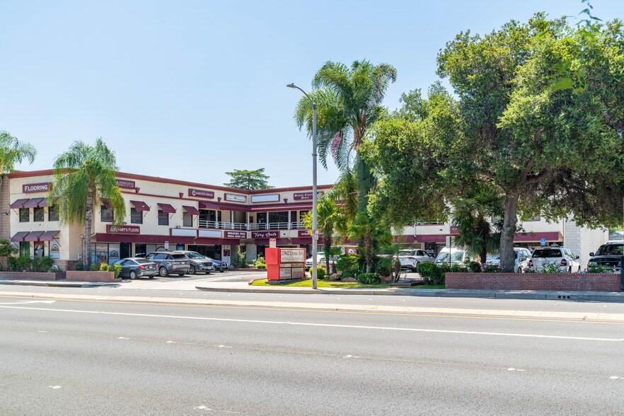 Primary Photo Of 23942-23945 Lyons Ave, Santa Clarita Storefront Retail Office For Lease