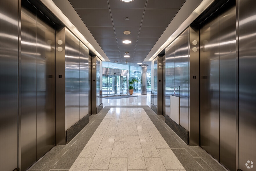 More Photos Of 2 RIVERWAY, Houston Office For Lease