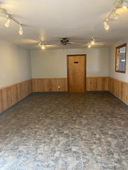 More Photos Of 101 Howard St, Stratton Restaurant For Sale