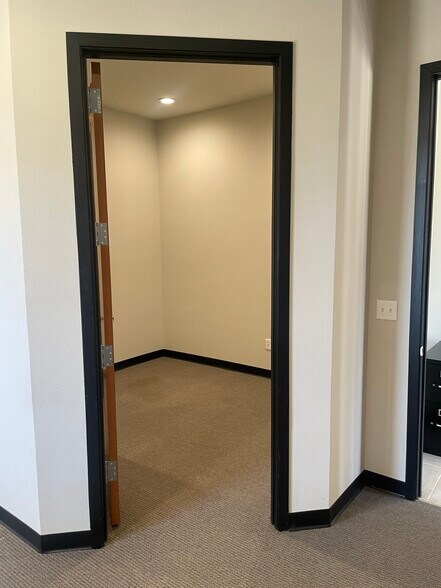 More Photos Of 1707 E Beltline Rd, Coppell Medical For Sale