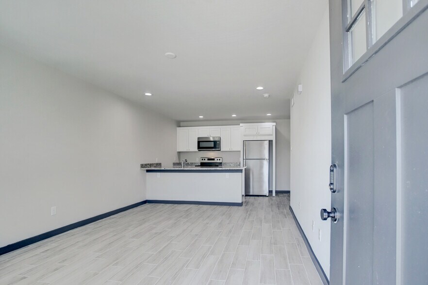 More Photos Of 3448 Elgin St, Houston Apartments For Sale