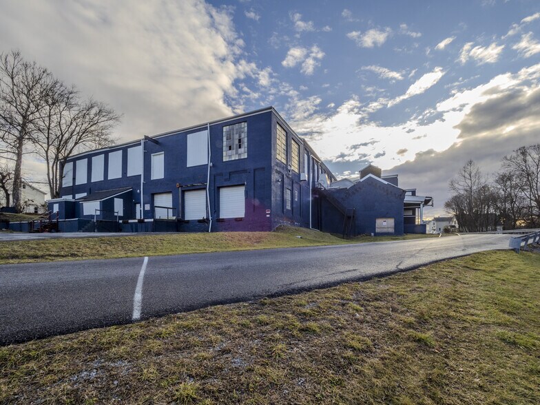 More Photos Of 1125-1151 N Front St, Catasauqua Warehouse For Sale