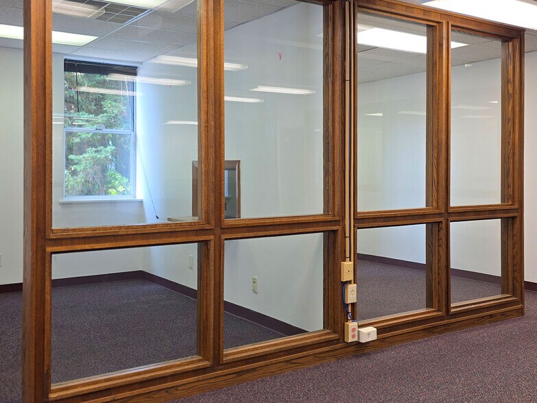 More Photos Of 116 Magnolia Dr, Danville Office For Sale