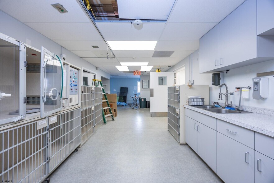 More Photos Of 535 Maple Ave, Linwood Veterinarian Kennel For Lease