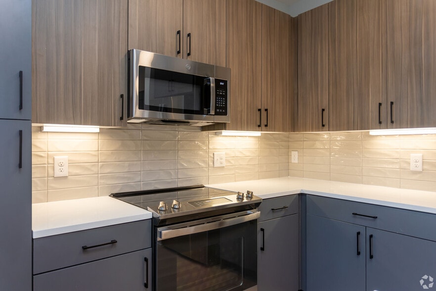 More Photos Of 930 W Mallard Creek Church Rd, Charlotte Apartments For Lease