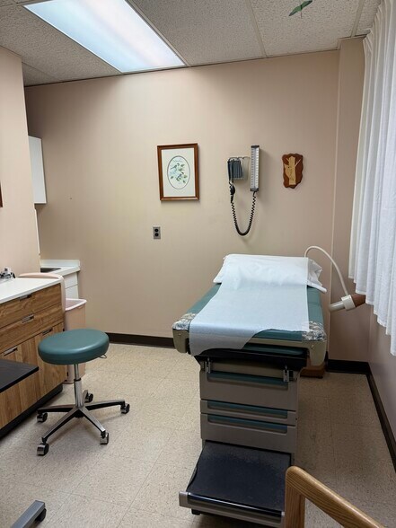 More Photos Of 7600 Osler Dr, Towson Medical For Sale