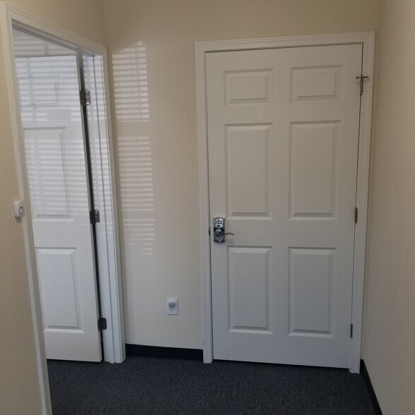 More Photos Of 50 Saint Mark Rd, Taylors Office For Sale