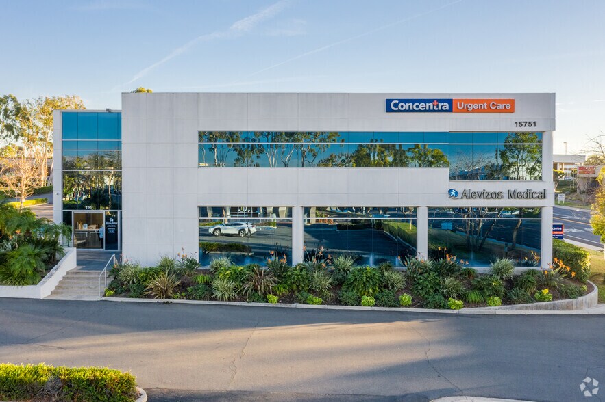More Photos Of 15751 Rockfield Blvd, Irvine Medical For Lease