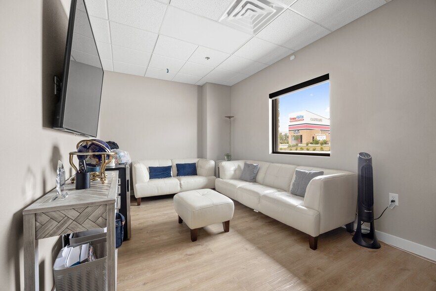 More Photos Of 730 S Bell Blvd, Cedar Park Office For Lease