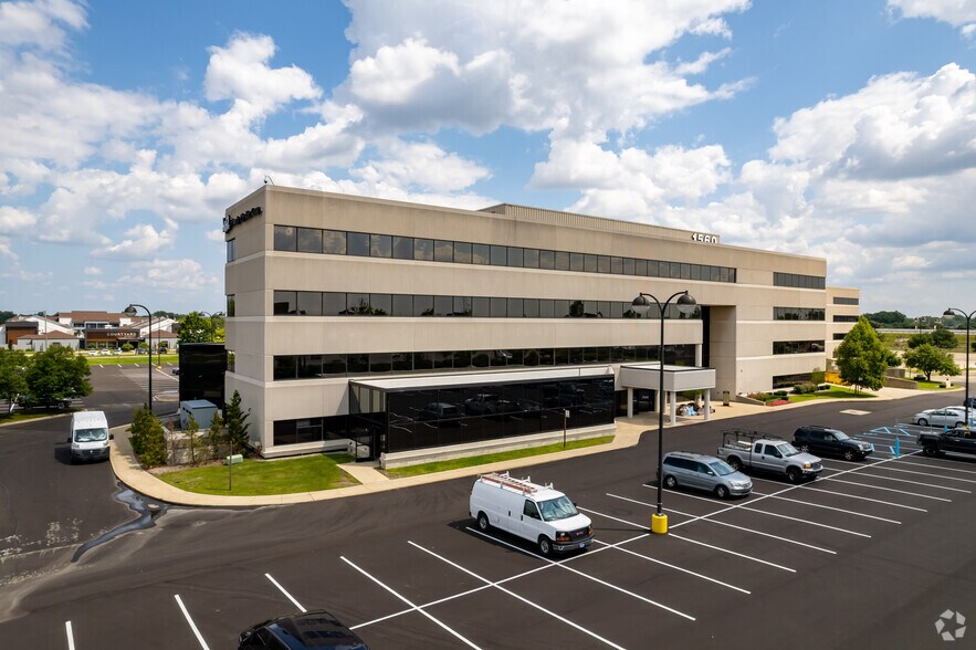 More Photos Of 1560 E Maple Rd, Troy Medical For Lease
