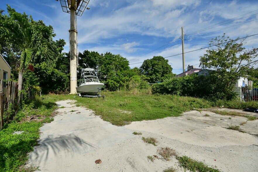 More Photos Of 321 NW 37th St, Miami Land For Sale