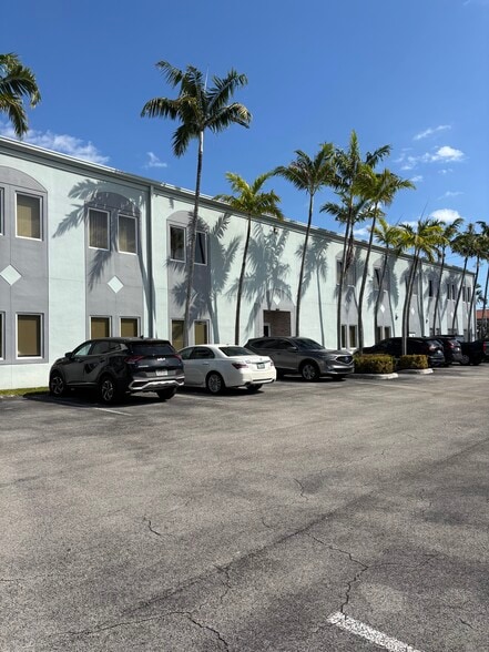 More Photos Of 6030 Hollywood Blvd, Pembroke Pines Medical For Lease