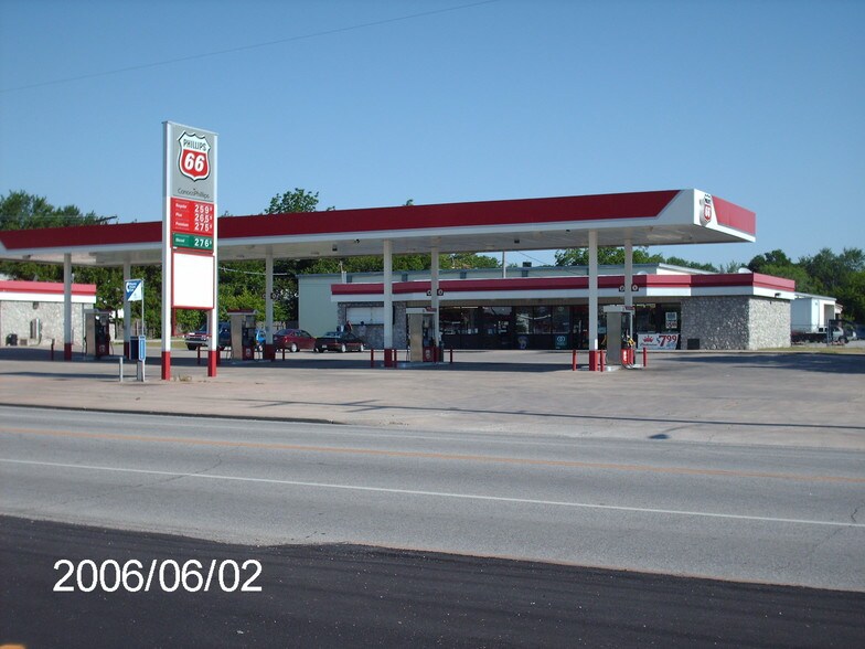 Primary Photo Of 5425 E 11th St, Tulsa Convenience Store For Sale