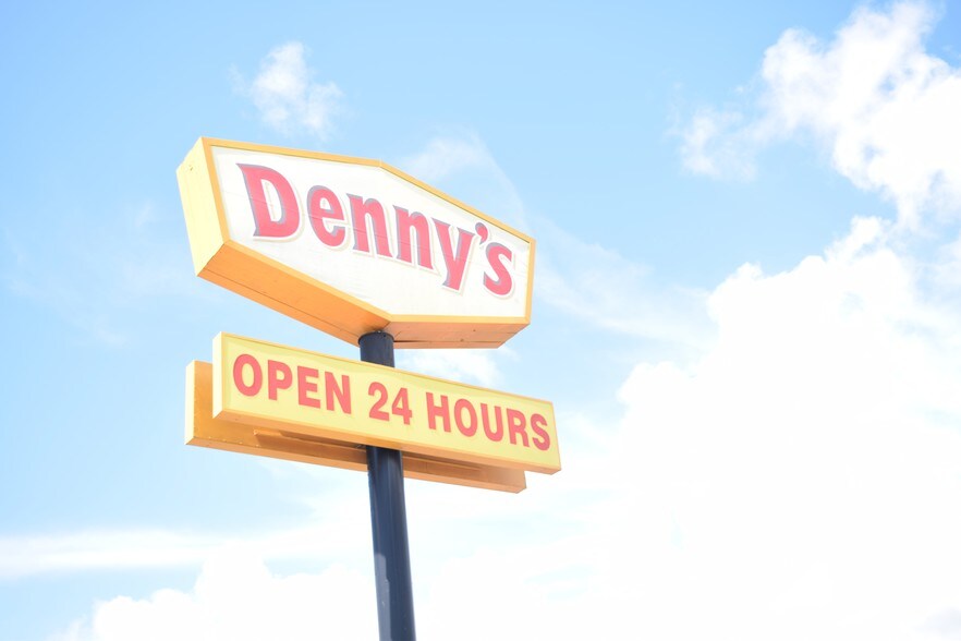 More Photos Of 940 Missouri Ave N, Largo Restaurant For Sale