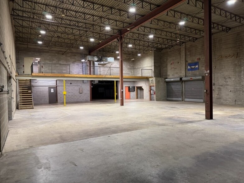 More Photos Of 40 New Plant Ct, Owings Mills Warehouse For Lease