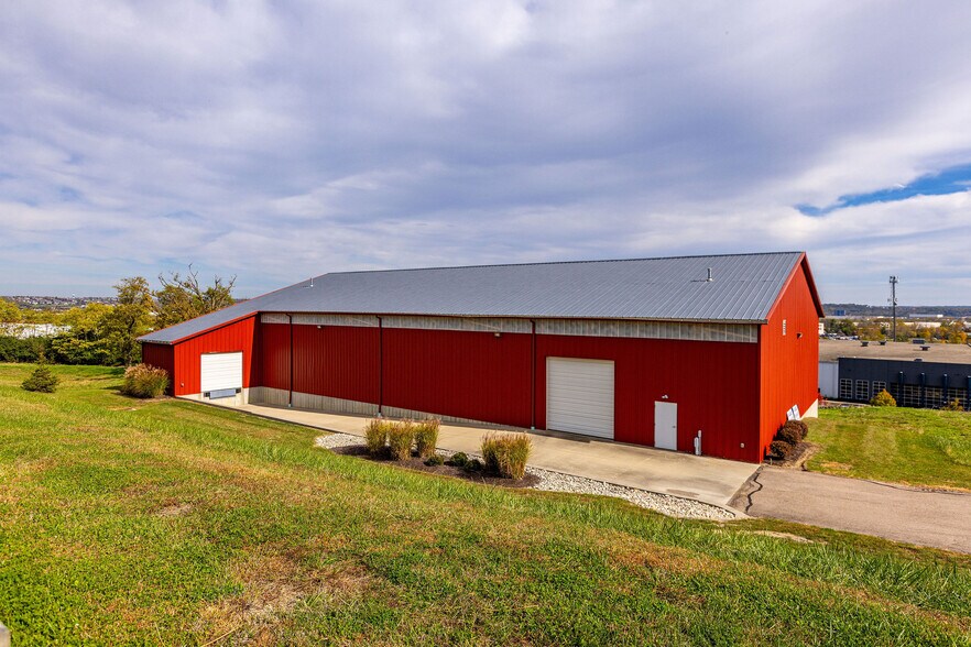 More Photos Of 4400 Port Union Rd, West Chester Light Distribution For Lease