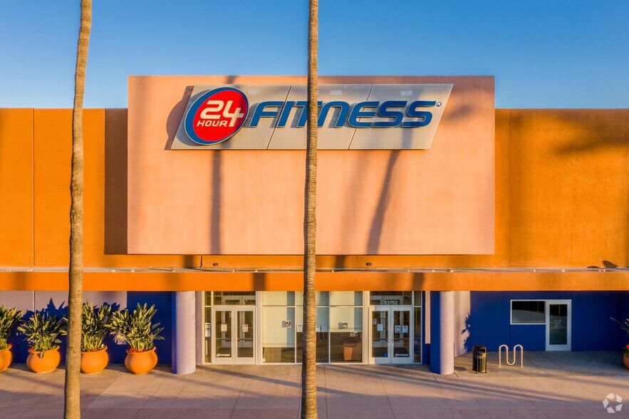 More Photos Of 2915-3011 El Camino Real, Tustin Unknown For Lease