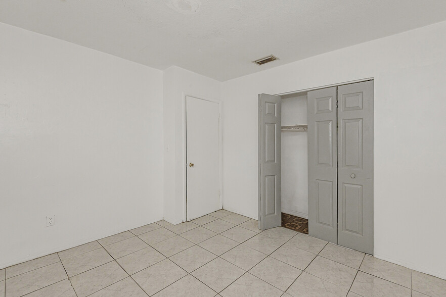 More Photos Of 1911-1915 SW 4th Ave, Fort Lauderdale Apartments For Sale