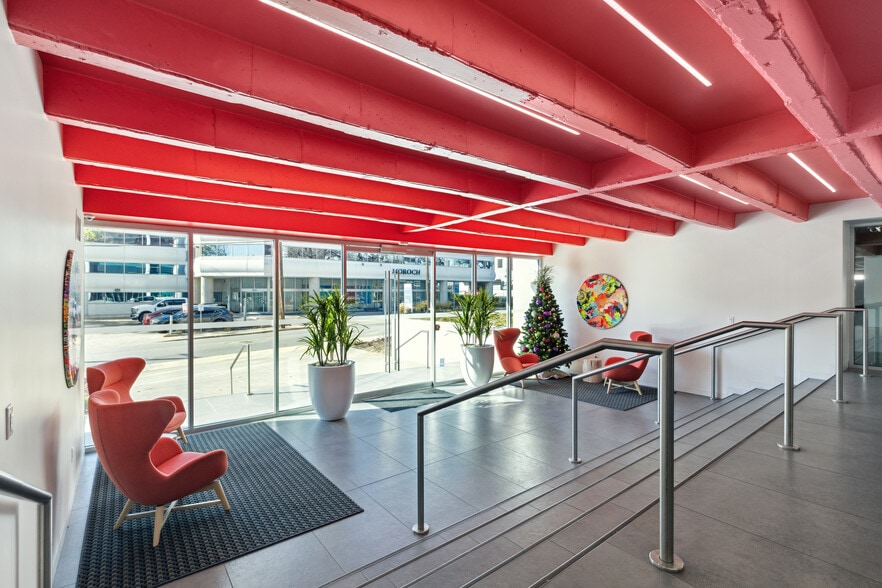 More Photos Of 3626 N Hall St, Dallas Office For Lease