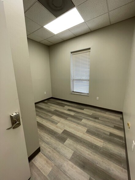 More Photos Of 230-250 Mohawk Rd, Clermont Medical For Lease