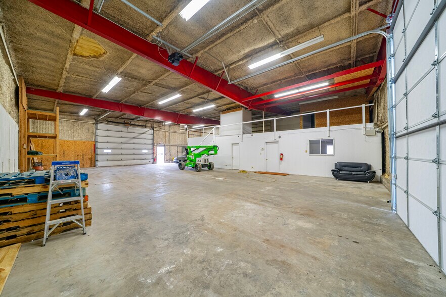 More Photos Of 20604 Burl Ct, Joliet Manufacturing For Sale
