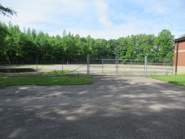 More Photos Of 6525 Highway 22, Dresden Specialty For Sale