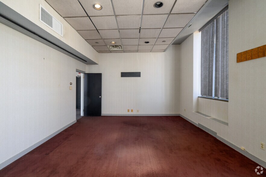 More Photos Of 650 Franklin Ave, Hartford Manufacturing For Sale