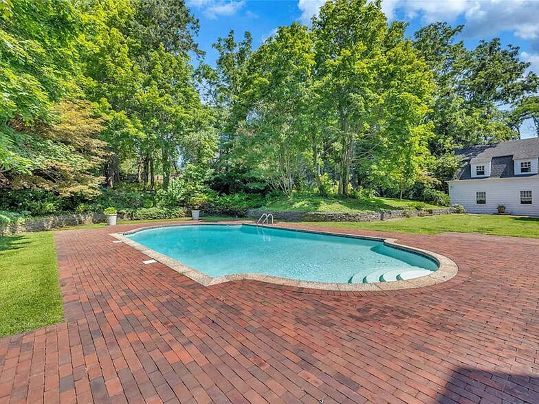 More Photos Of 158 E Shore Rd, Halesite Specialty For Sale