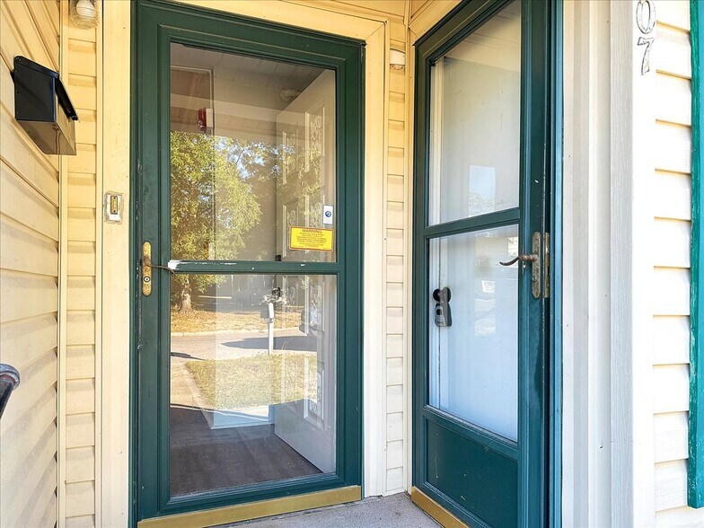 More Photos Of 1007 W Wright St, Pensacola Specialty For Sale