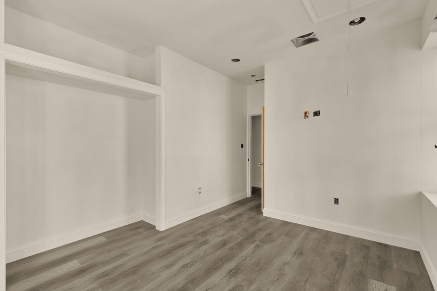 More Photos Of 2324 N Capitol St NW, Washington Storefront Retail Residential For Sale