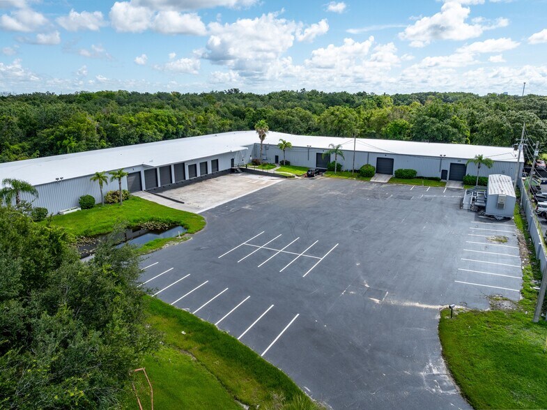 More Photos Of 841 Drive Buick Ave, Orlando Warehouse For Lease