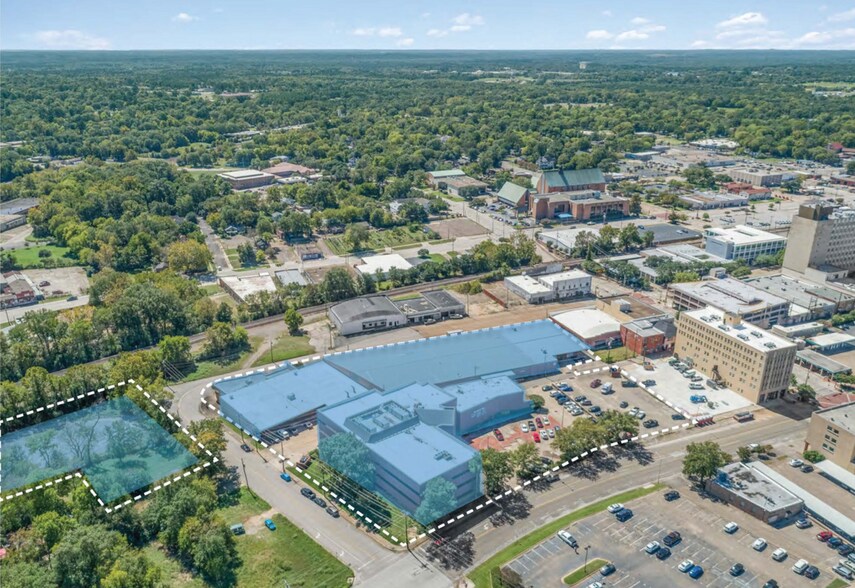 More Photos Of 323 E Tyler St, Longview Unknown For Lease