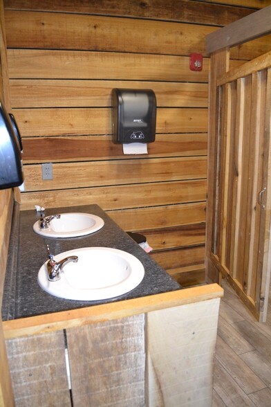 More Photos Of 512 Barrett Blvd, Henderson General Retail For Sale