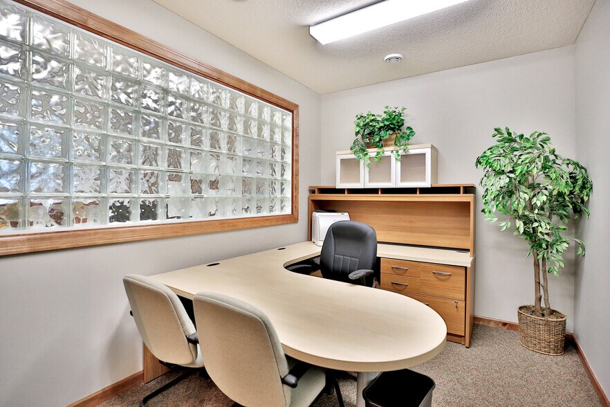 More Photos Of 2191-2195 Northdale Blvd NW, Coon Rapids Office For Sale