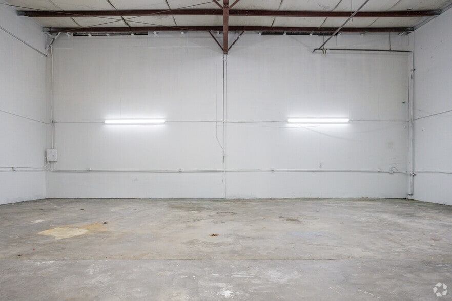 More Photos Of 13401-13417 Fondren Rd, Houston Unknown For Lease