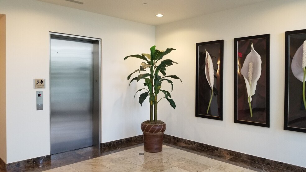 More Photos Of 6500 Cow Pen Rd, Miami Lakes Office For Lease
