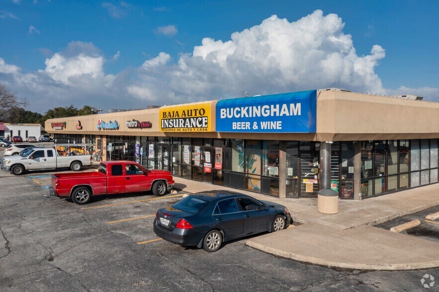 More Photos Of 1413-1529 W Buckingham Rd, Garland Unknown For Lease